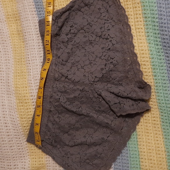 Grey lace tabula shorts - Picture 3 of 6